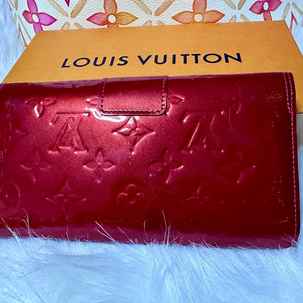 Authentic Louis‎ Vuitton Red Vernis 2 Fold Wallet - Picture 2 of 6